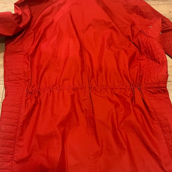 SALVATORE FERRAGAMO red detachable hood parka with pockets and cinched waist. - Picture 6 of 10